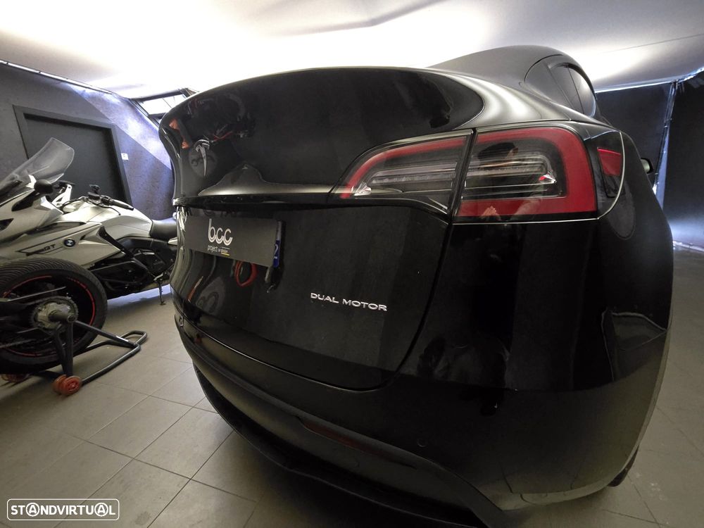 Tesla Model Y Long Range Dual Motor AWD - 22