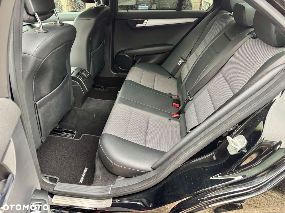 Mercedes-Benz Klasa C 180 BlueEFFICIENCY 7G-TRONIC Avantgarde - 15