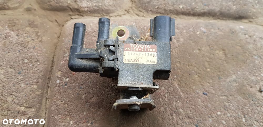 Toyota Tacoma Zawór - 1