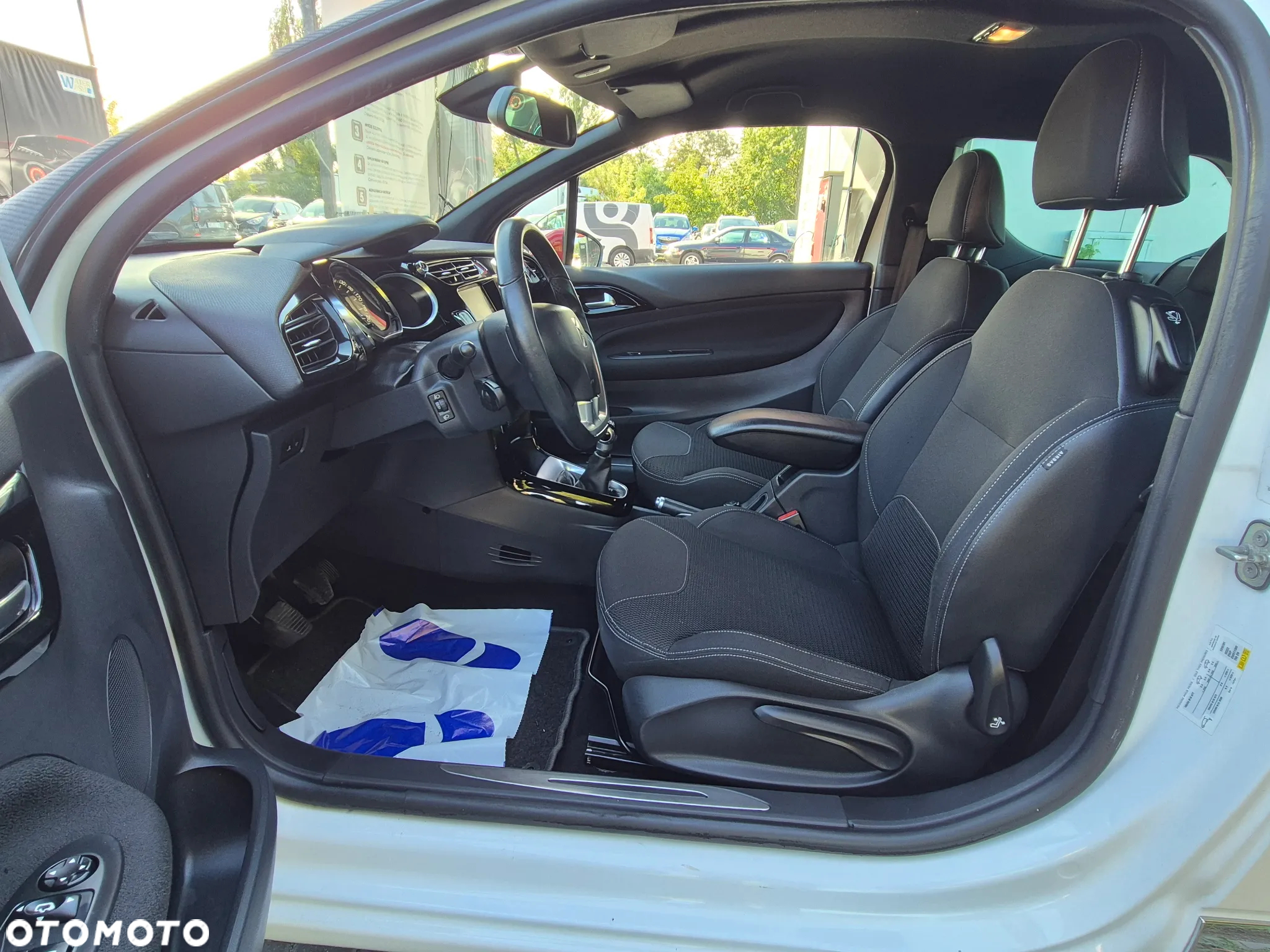 Citroën DS3 1.6 HDi SoChic - 27
