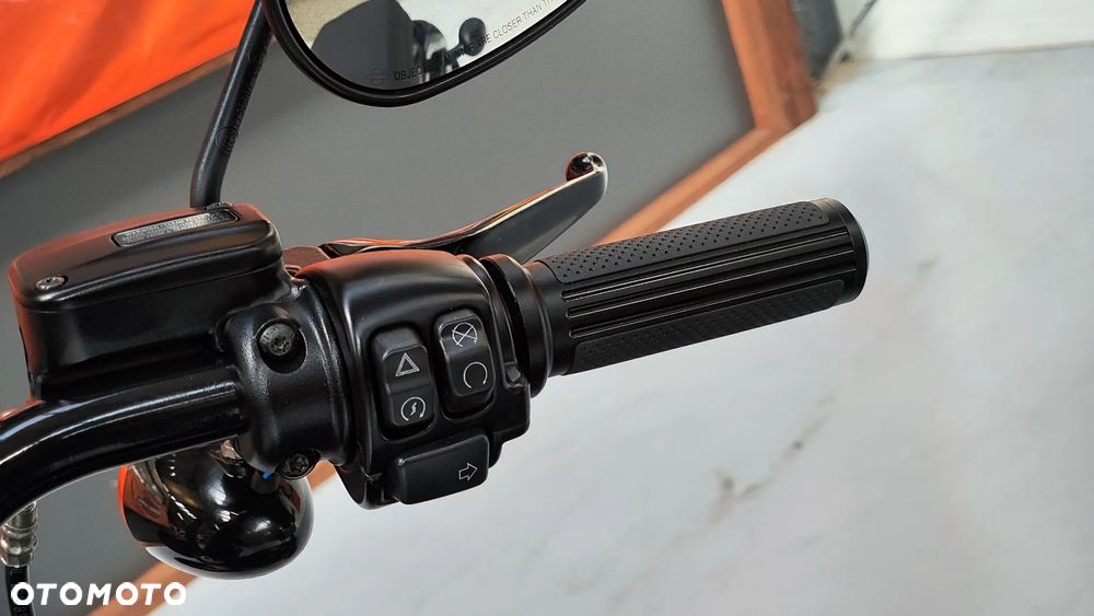 Harley-Davidson Softail Street Bob - 28