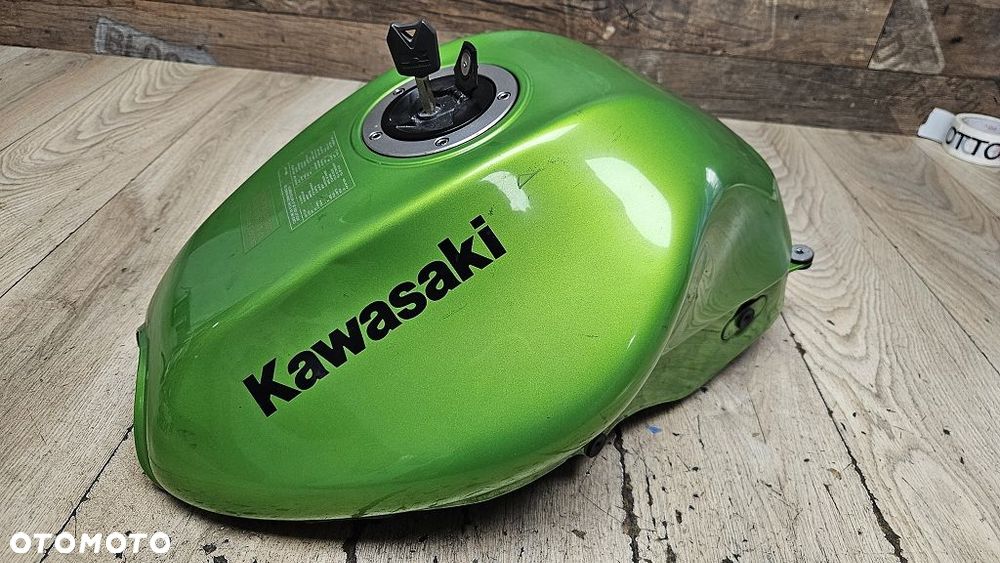 Zbiornik Paliwa Bak korek wlewu klucz Kawasaki ER6 / ER-6 - 4