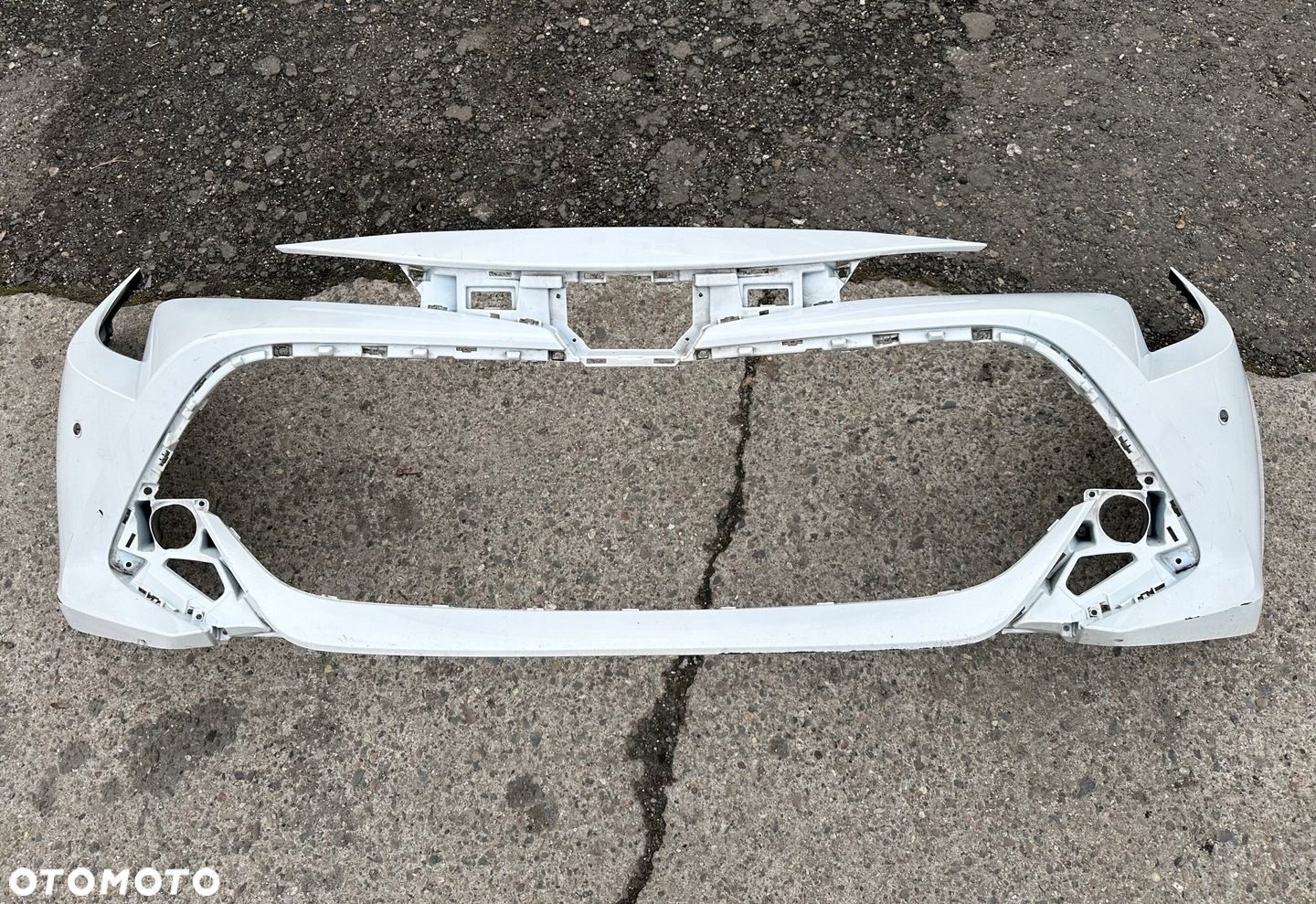Zderzak przód Toyota Corolla E21 Lift HB Kombi 23- - 1