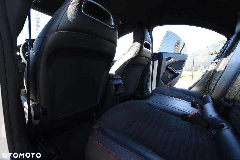 Mercedes-Benz CLA 200 AMG Line - 21