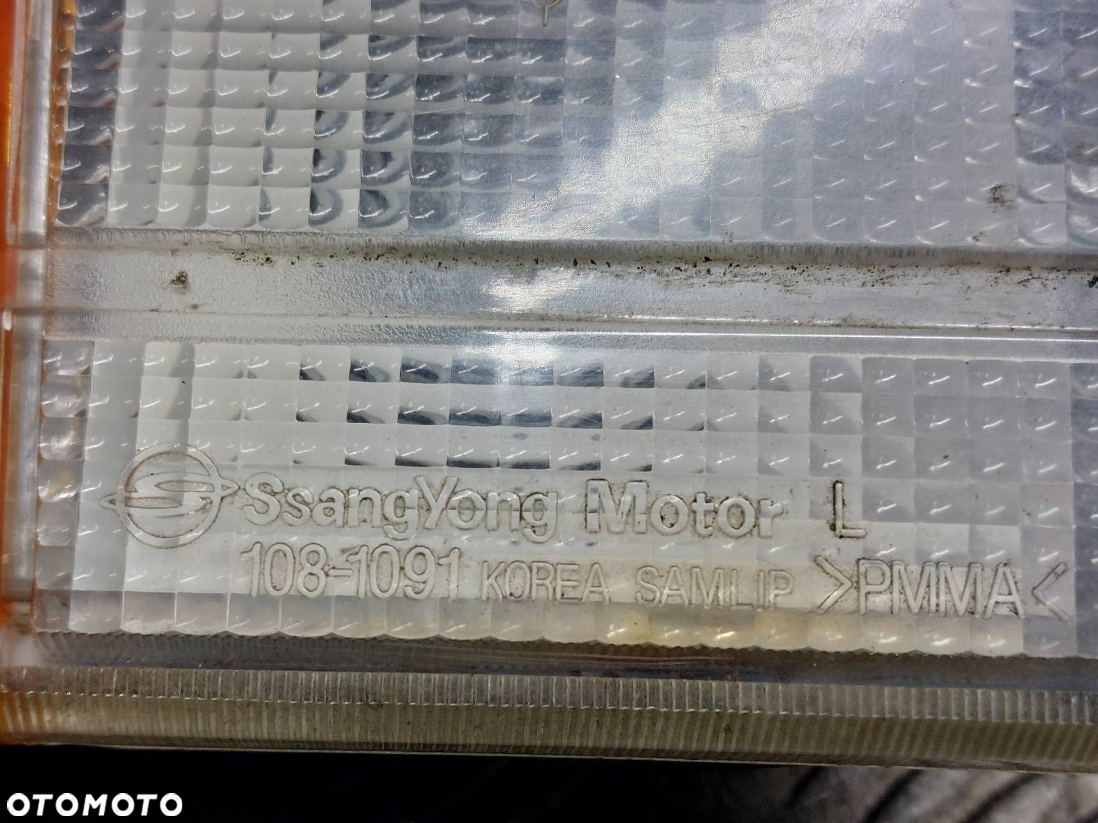 LAMPA LEWY TYŁ W KLAPĘ SSANGYONG MUSSO I - 2