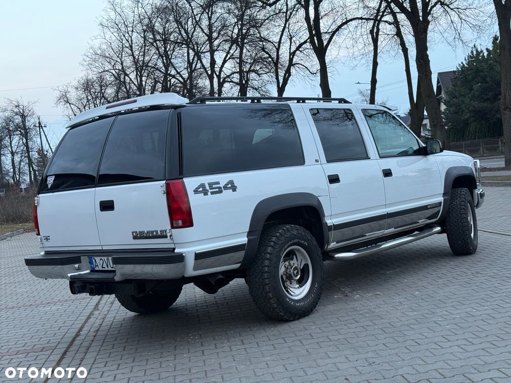 Chevrolet Suburban - 16