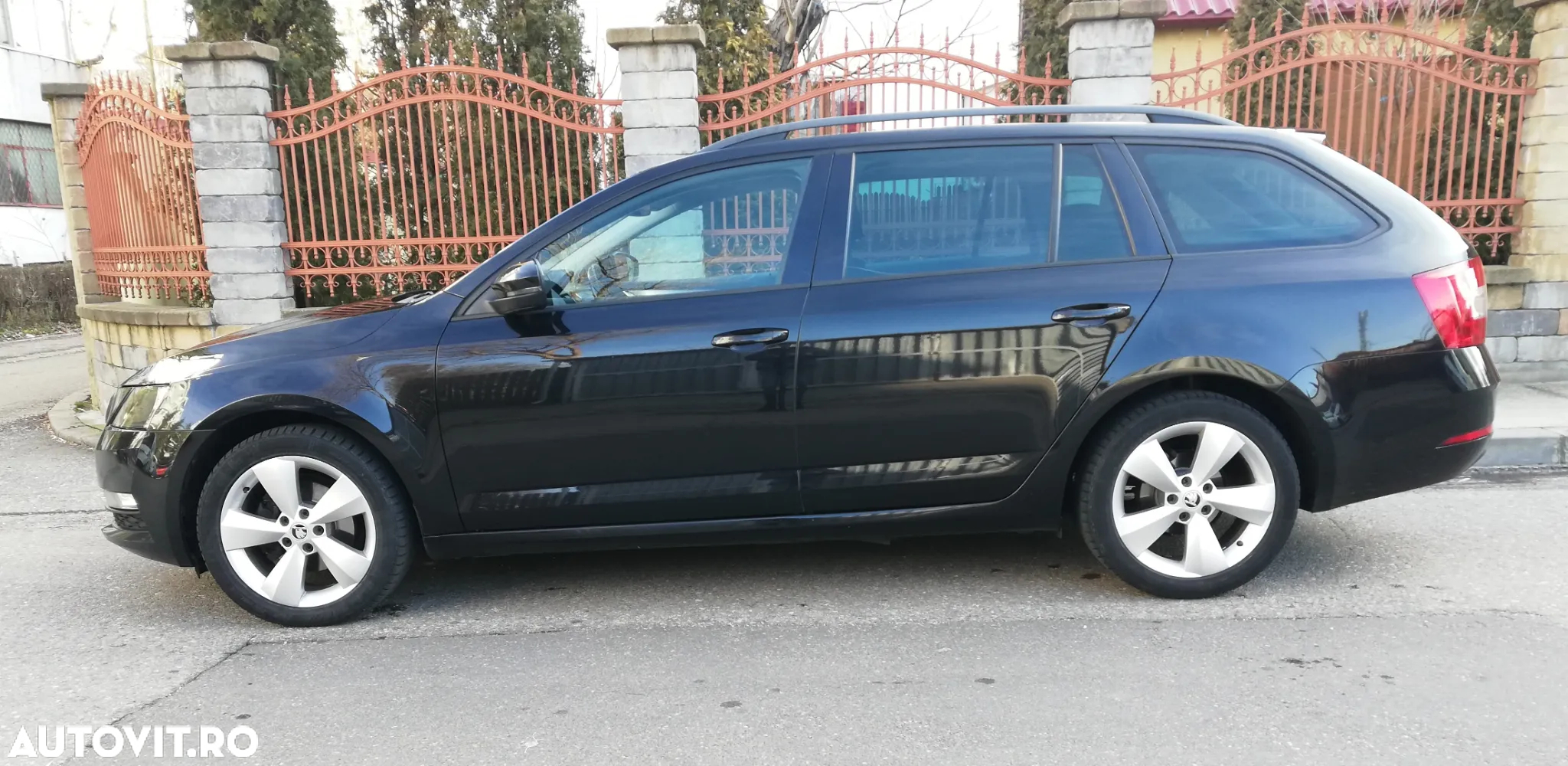 Skoda Octavia Combi Diesel 2.0 TDI Style - 2
