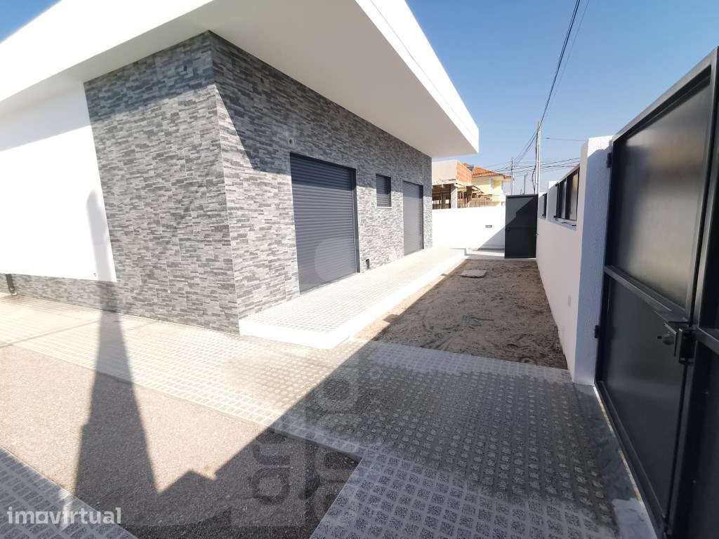 Moradia Térrea Isolada T4 em Fernão Ferro - Grande imagem: 3/36