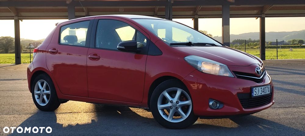 Toyota Yaris 2012 photo 2