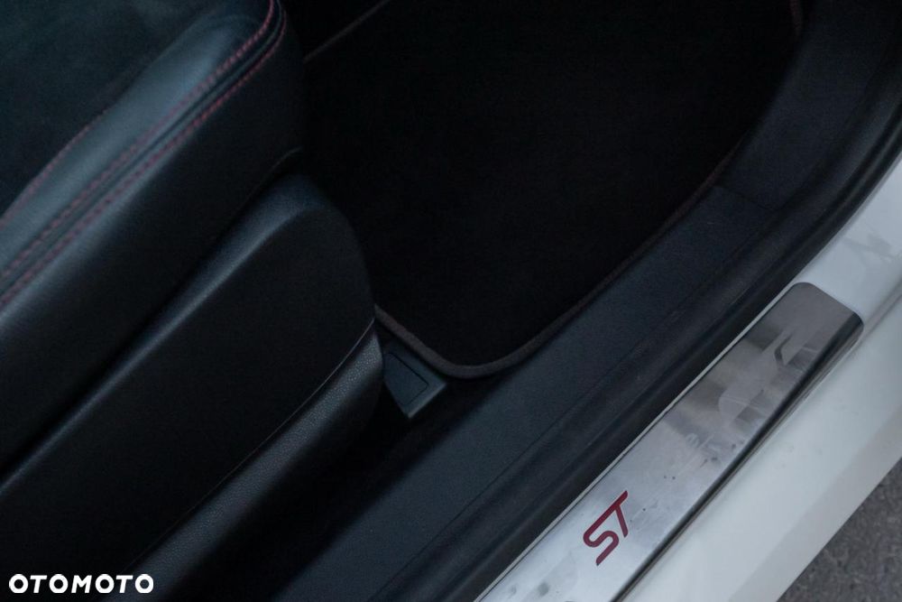 Ford EcoSport 1.0 EcoBoost ST-Line ASS - 18