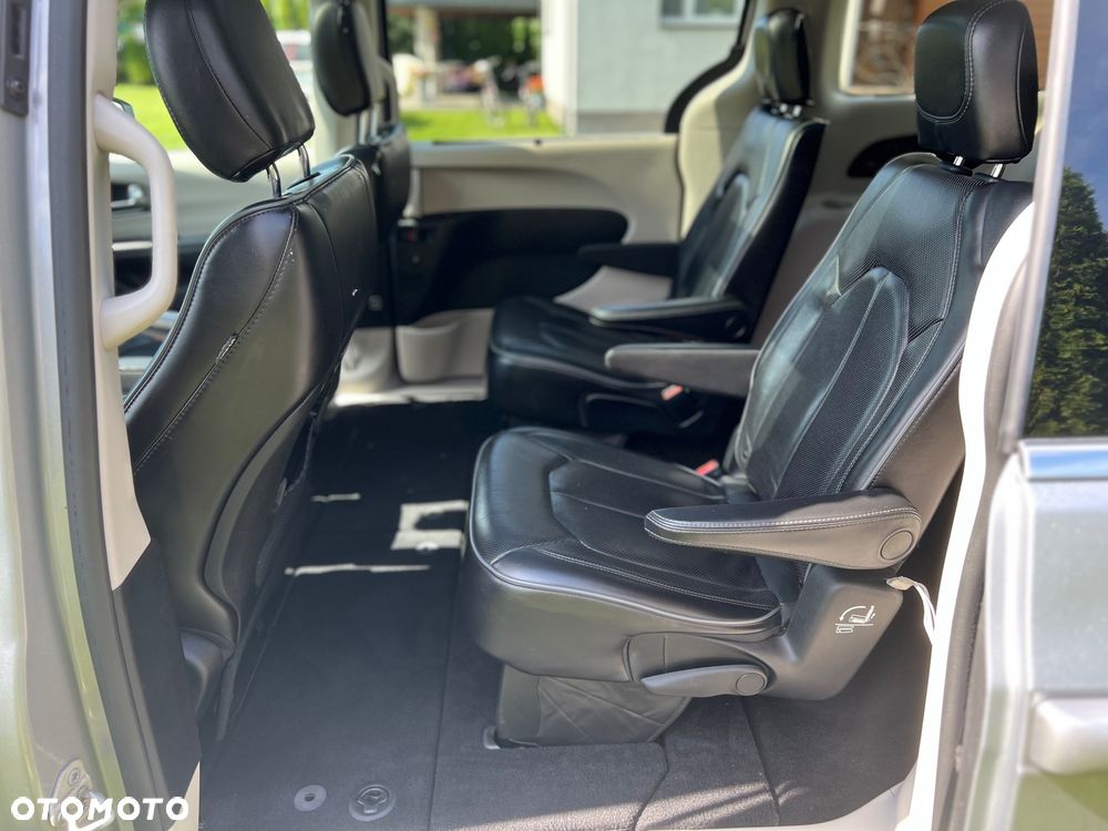 Chrysler Pacifica - 18