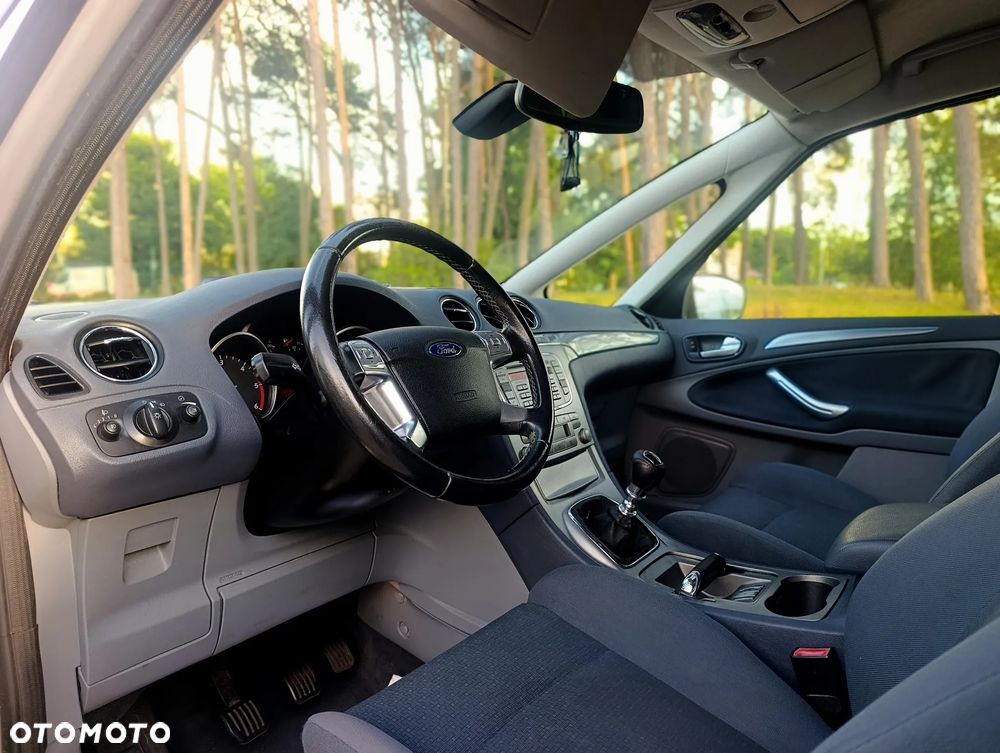 Ford S-Max - 11