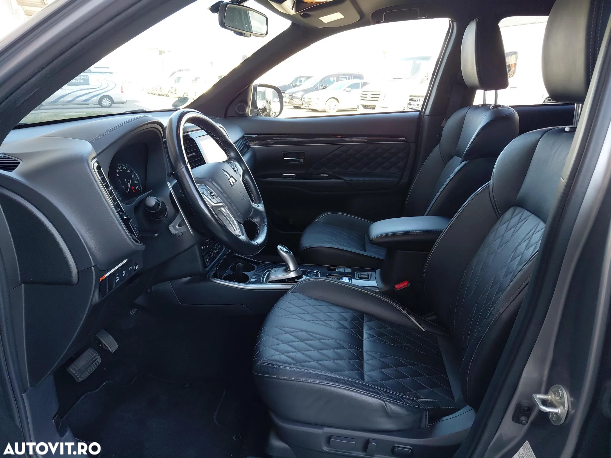 Mitsubishi Outlander 2.4 4WD Plug-In Hybrid Spirit - 12