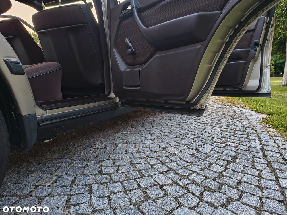 Mercedes-Benz W124 (1984-1993) - 23