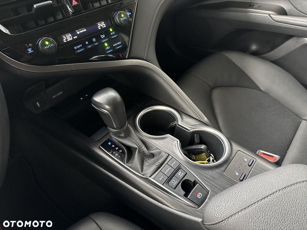 Toyota Camry 2.5 Hybrid Executive CVT - 25