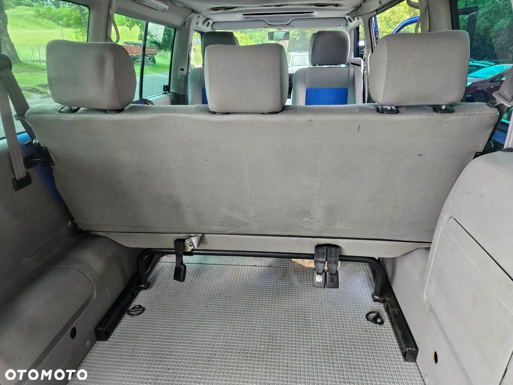 Volkswagen Multivan - 23