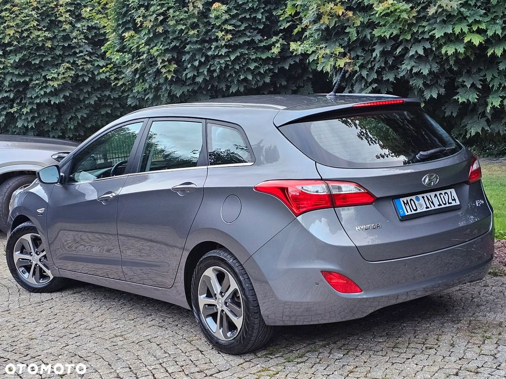 Hyundai i30 blue Kombi 1.4 YES Silver - 2