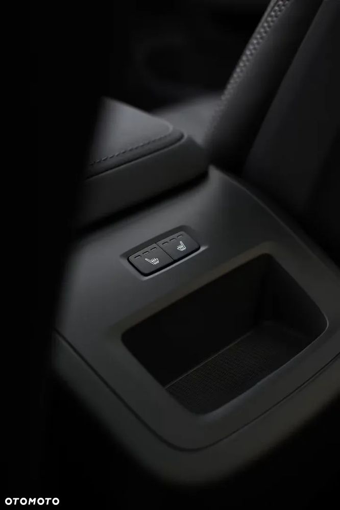 Volvo XC 60 B5 B AWD Plus Black Edition - 38