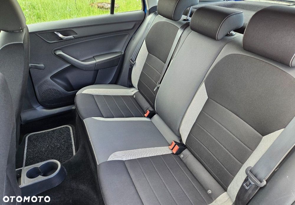 Skoda RAPID - 23