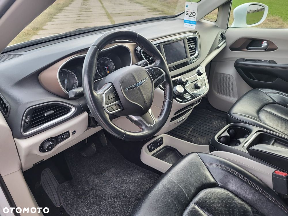 Chrysler Pacifica - 15