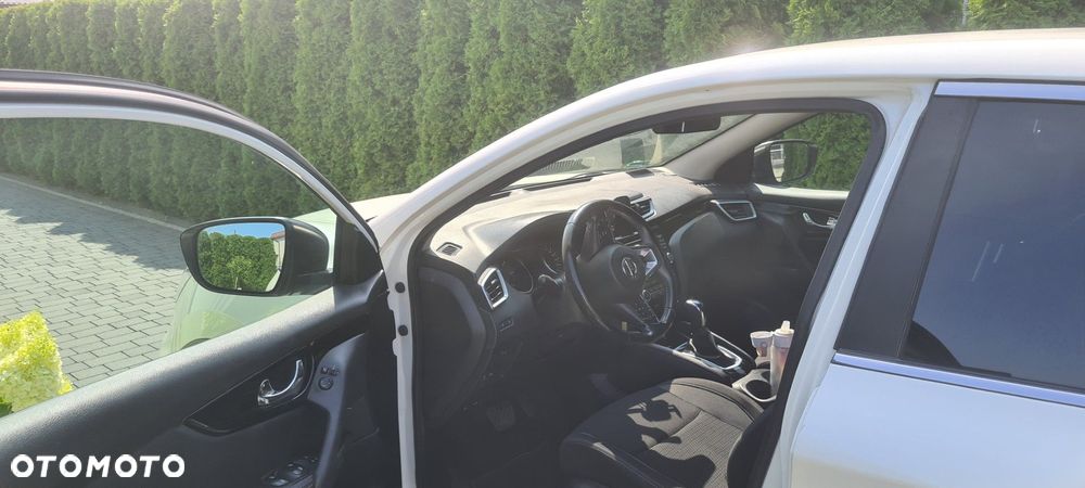 Nissan Qashqai 1.6 DCi Xtronic N-Connecta - 17