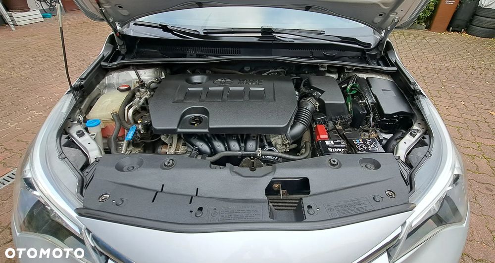 Toyota Avensis 1.6 Active - 15
