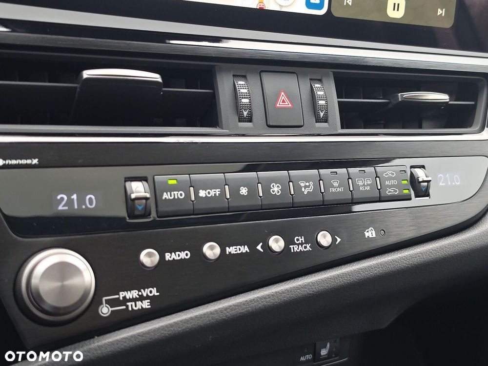 Lexus ES 300h Business Edition - 23
