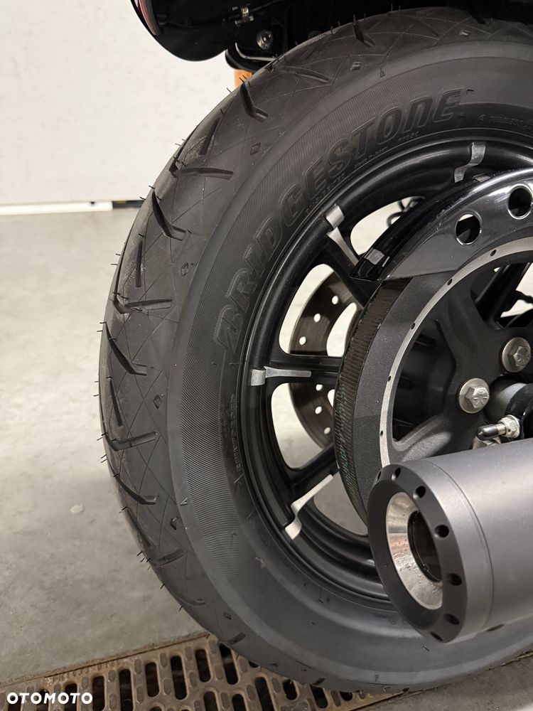 Harley-Davidson Sportster Iron 883 - 13