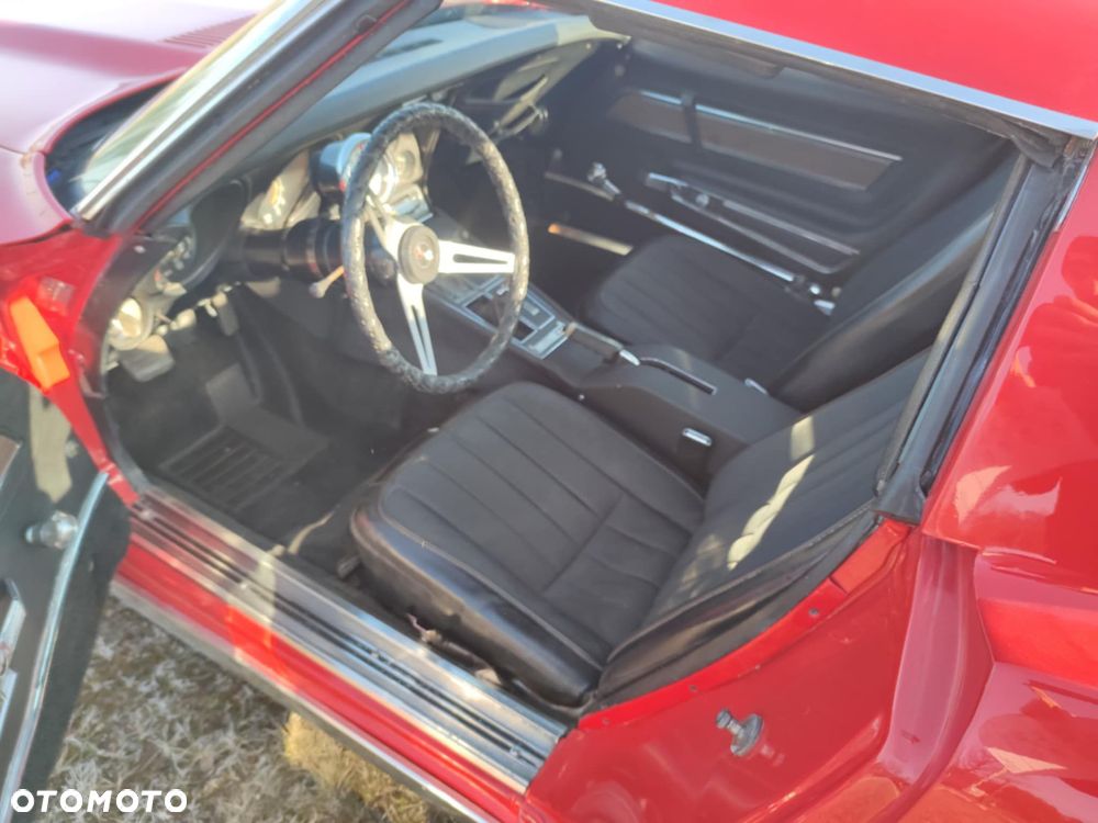 Chevrolet Corvette - 12