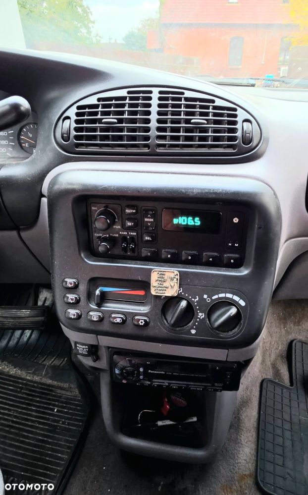 Dodge Grand Caravan Base 3.3 - 4