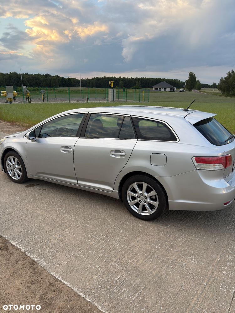 Toyota Avensis - 8