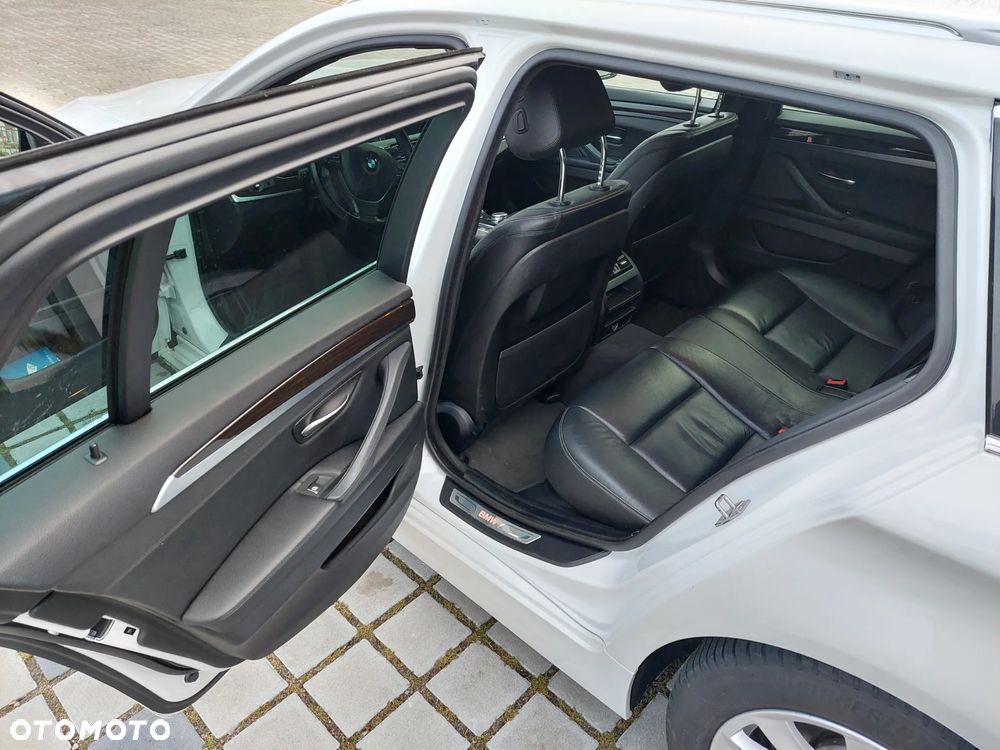 BMW Seria 5 520d Luxury Line - 11