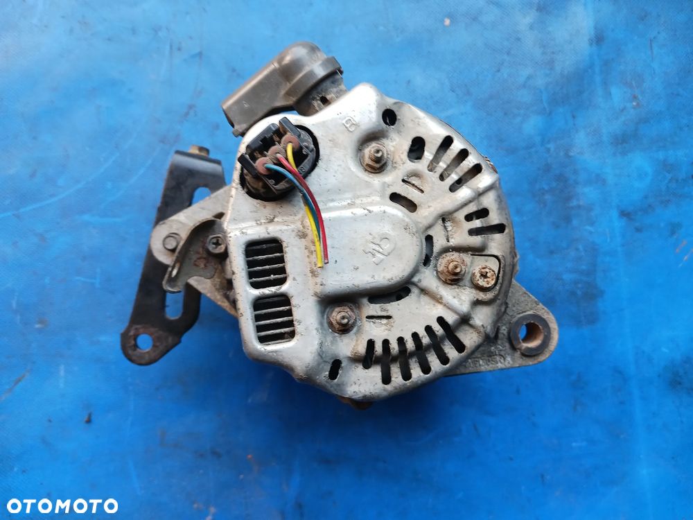 Alternator Toyota YARIS I 1.0 1.3 VVTI LIFT Benzyna wersja EUROPA Francja DENSO 27060-0J040