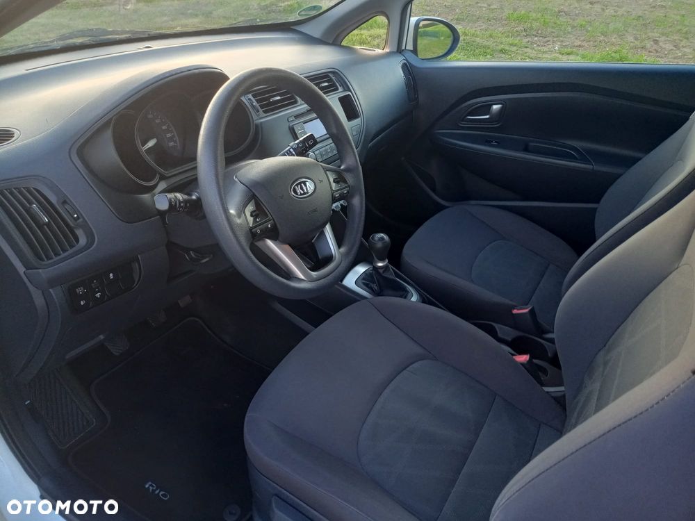 Kia Rio 1.2 Attract - 10