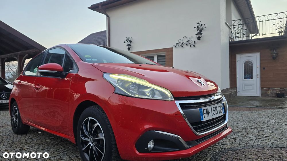 Peugeot 208 - 1