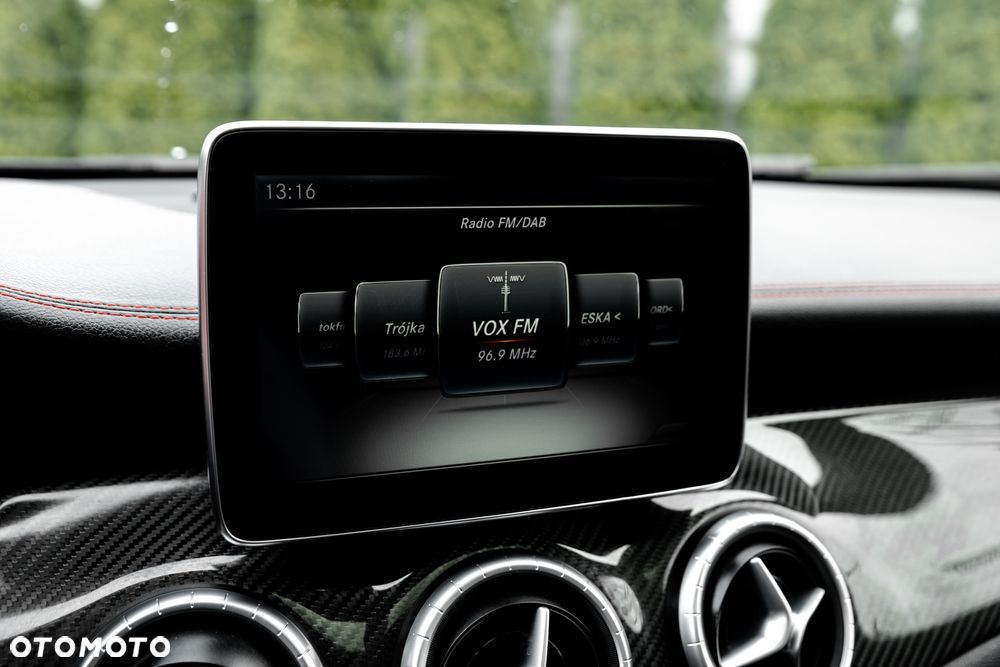 Mercedes-Benz CLA 250 4Matic 7G-DCT AMG Line - 33