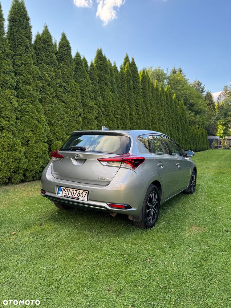 Toyota Auris 1.6 Premium Comfort - 6