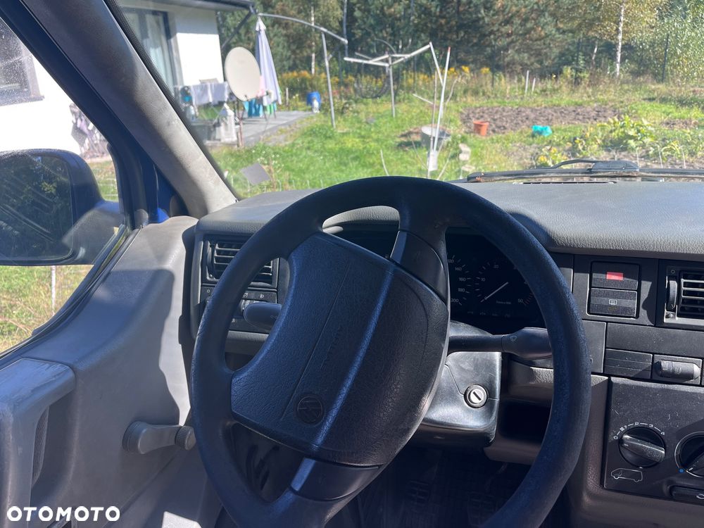Volkswagen Caravelle - 17