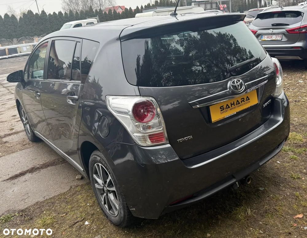 Toyota Verso 1.6 D-4D Prestige - 8