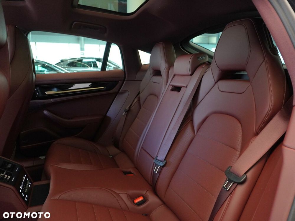 Porsche Panamera 4 - 35
