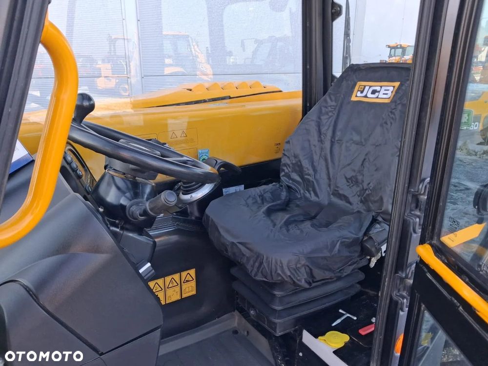 JCB 525-60 Agri Plus - 8