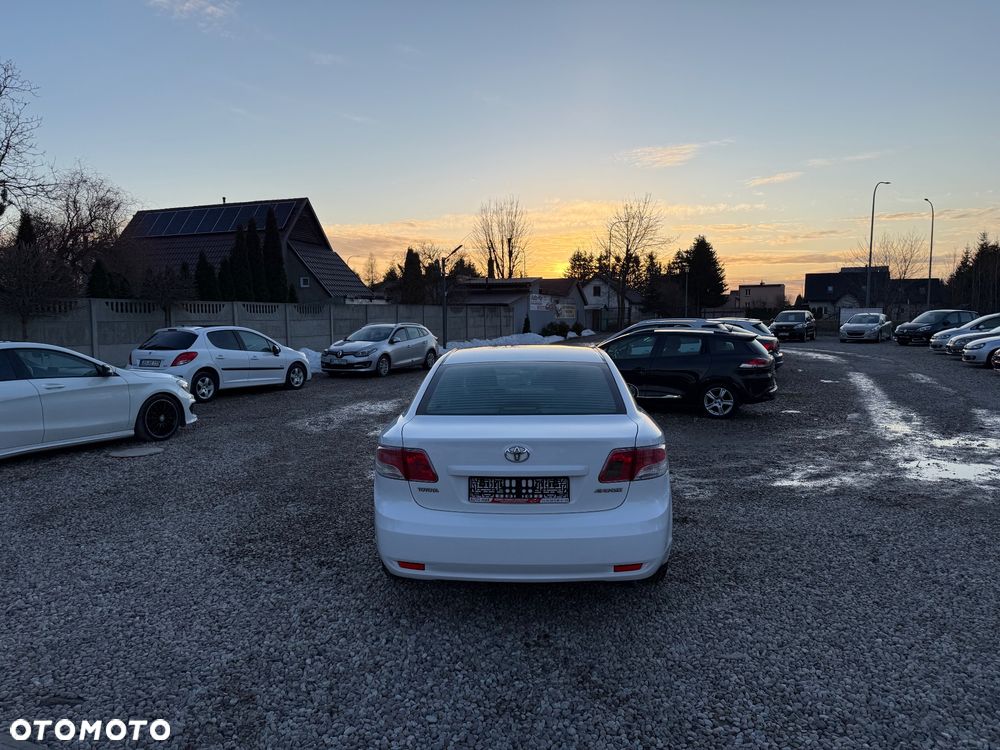 Toyota Avensis 1.6 Comfort - 6