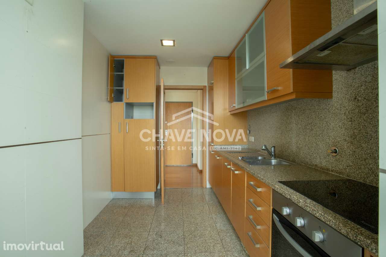 T2 c/ Garagem Box em Santa Marinha (Gaiashopping) - Grande imagem: 4/27