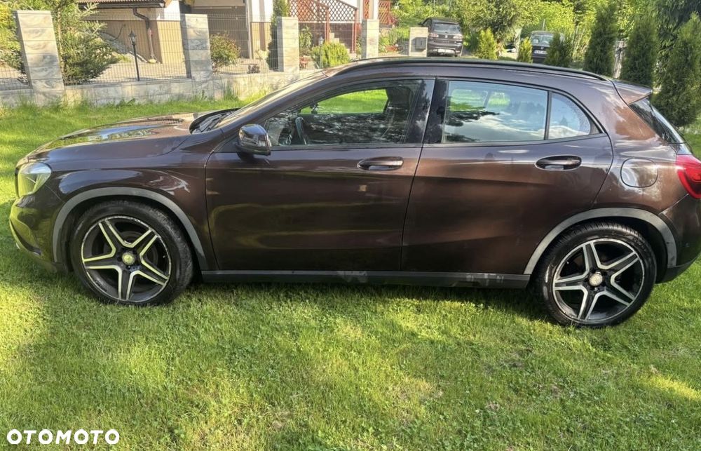 Mercedes-Benz GLA - 4