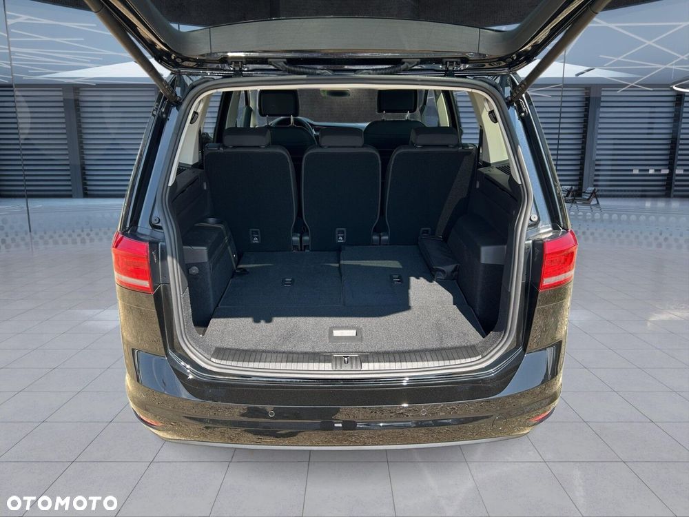 Volkswagen Touran - 33