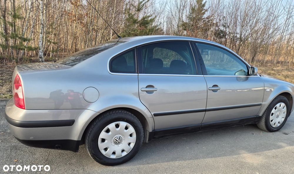 Volkswagen Passat 1.6 Basis - 4