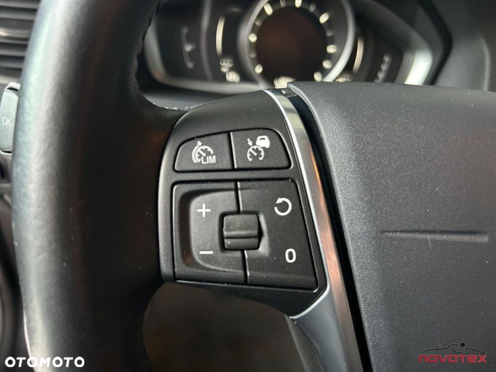 Volvo V60 Cross Country - 12