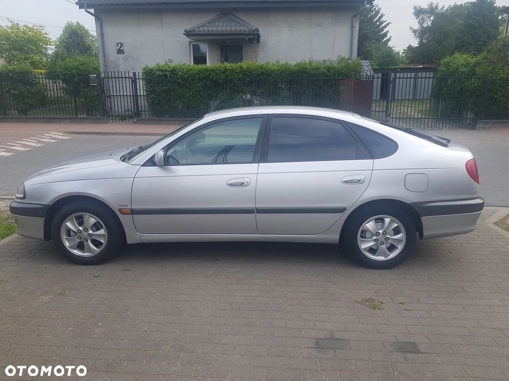 Toyota Avensis - 2