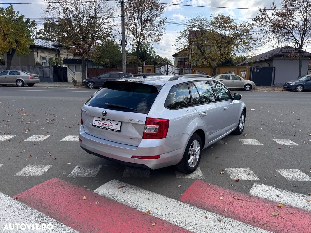 Skoda Octavia 1.6 TDI DSG Style - 33