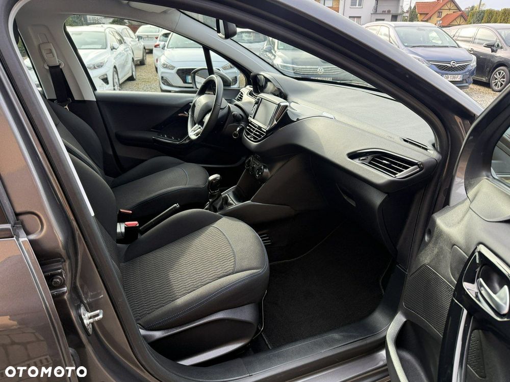 Peugeot 208 PureTech 82 Stop & Start Signature - 23